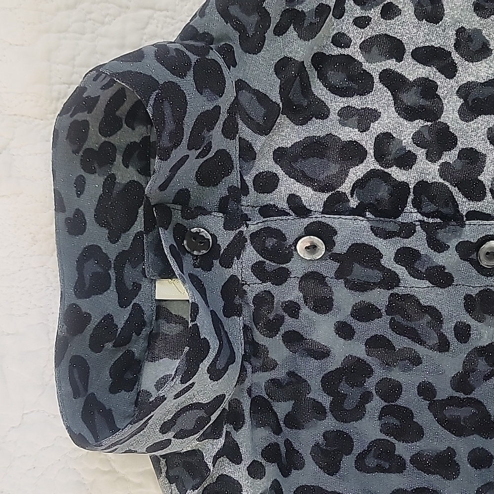 Beautiful blouse - Picture 2 of 11